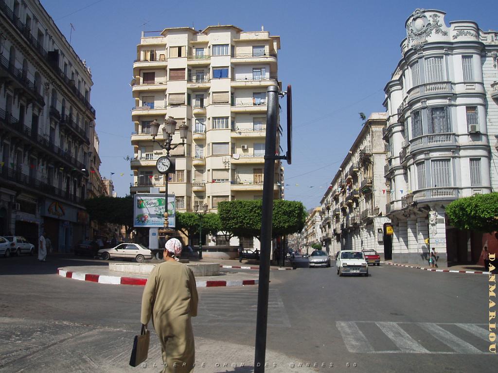 PLACE DES VICTOIRES (4).JPG